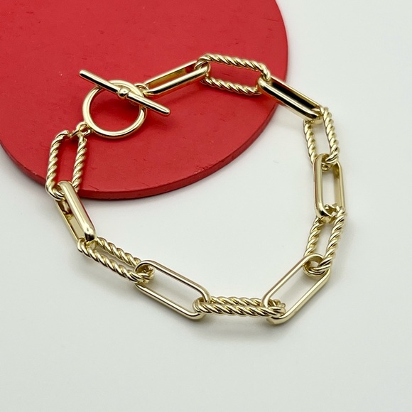 Chic 18k Gold plated Link Bracelet size 7 - Picture 1 of 6